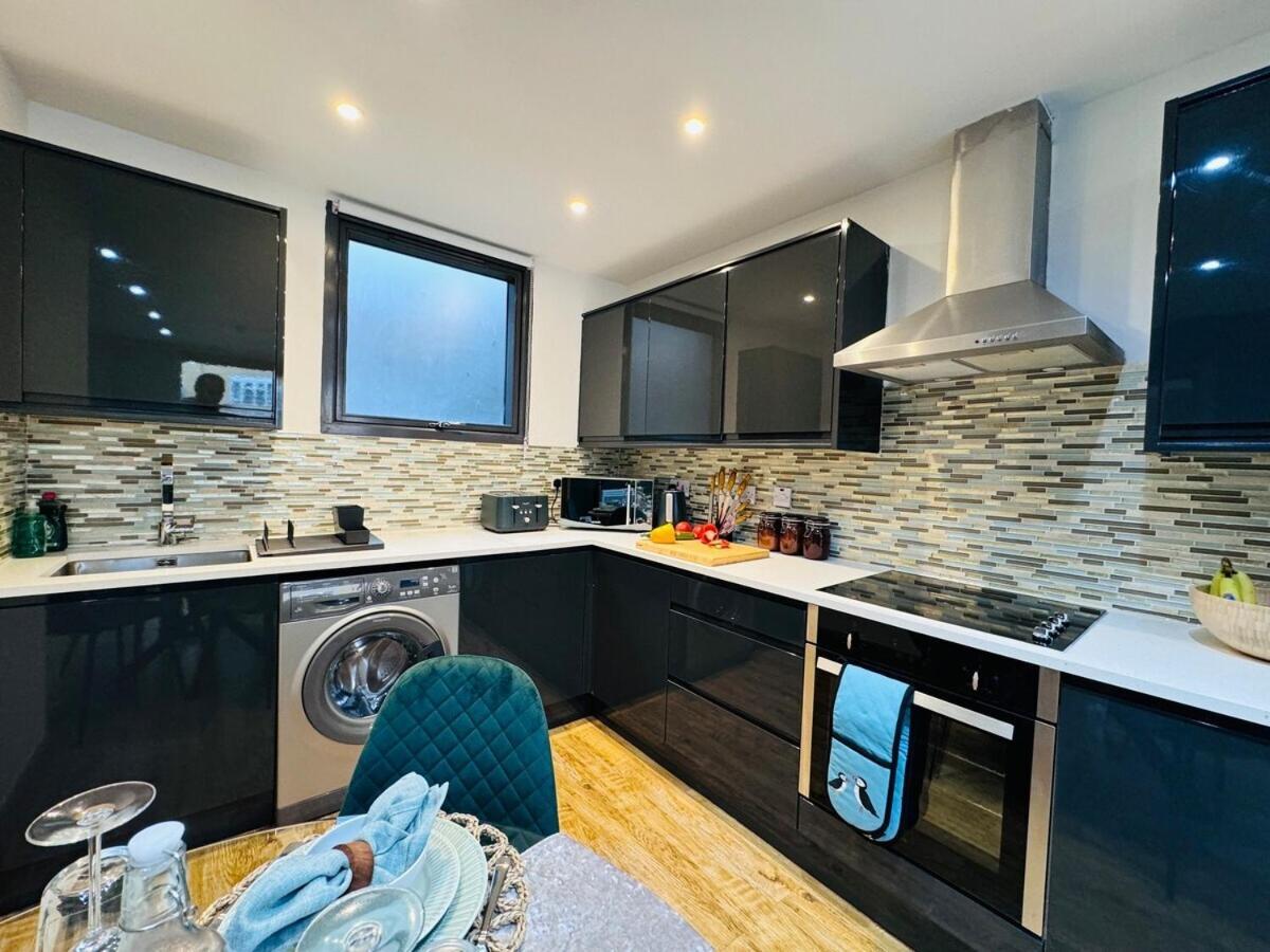 The Edge Ft4 Apartment London Exterior photo